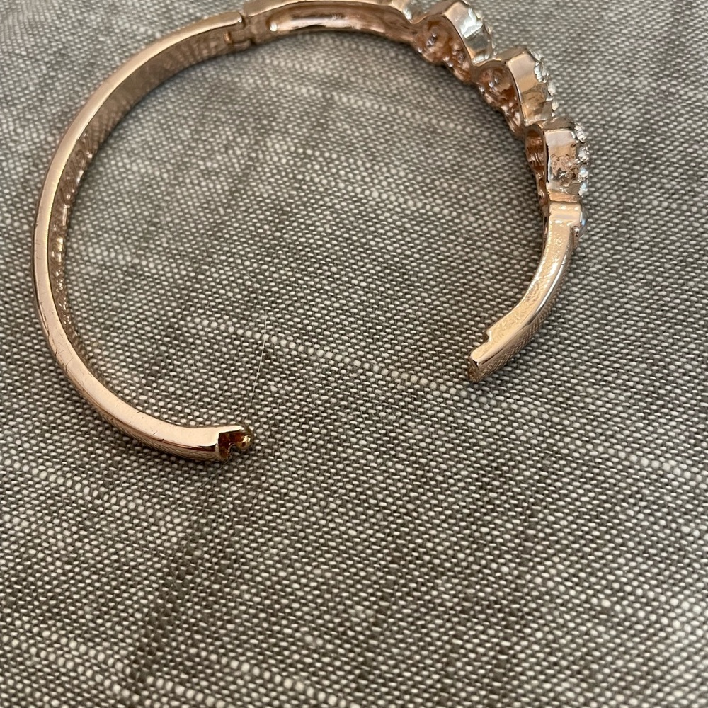 Betsey Johnson bracelet - Picture 9 of 9